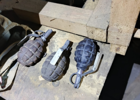 Alarm w Wadowicach! Ewakuacja mieszkańców po odkryciu granatów w piwnicy.