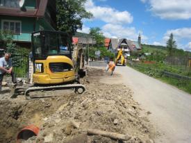 Rozpoczęły się prace przy budowie chodnika dla pieszych w Sidzinie
