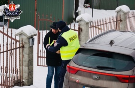 Policjanci wręczali odblaski w Juszczynie oraz w Kojszówce.