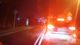 Czołowe zderzenie w Budzowie. Dwoje dzieci trafiło do szpitala.