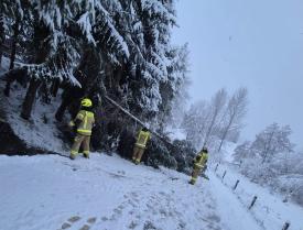 Intensywne opady śniegu w Małopolsce. Sytuacja w powiecie suskim.