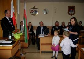 Przedszkolaki podziękowały burmistrzowi za modernizację placu zabaw