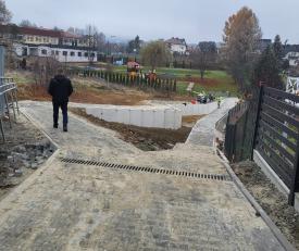 Miasto Jordanów - przejście pomiędzy ulicą Kopernika a Miejskim Przedszkolem jest zamknięte.