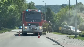 Sucha Beskidzka - Samochód wypadł z drogi. 