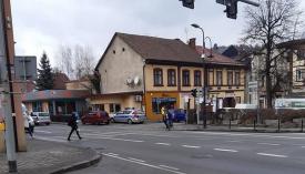 19-latek wtargnął na jezdnię. Został potrącony przez samochód