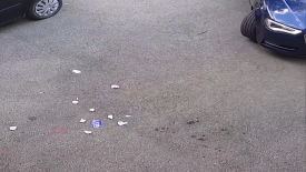 „Pamiątka” po pasażerze Audi. Sprawą zajmie się policja.