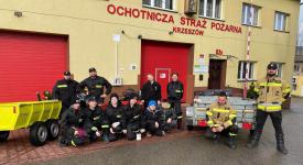 Strażacy z OSP Krzeszów sprzątali swoją miejscowość