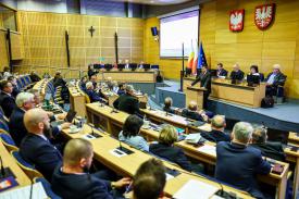 STOP mediom społecznościowym dla dzieci do 15. roku życia! Sejmik apeluje do rządu o pilne zmiany w prawie.