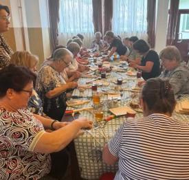 Wyjątkowe spotkanie Klubu Seniora w Bieńkówce. Literackie popołudnie z Izabelą Śliwińską.