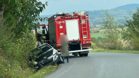 Śleszowice: Chciała uniknąć zderzenia, wylądowała w rowie. Sprawca wypadku pijany, uciekł z miejsca zdarzenia.