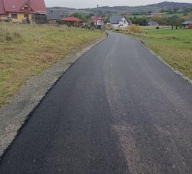 Remont drogi obok cmentarza w Bystrej Podhalańskiej.