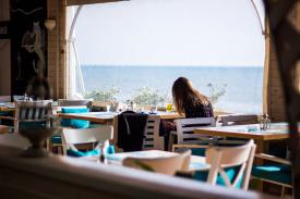 Jak wybrać restaurację nad morzem?