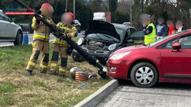 Zdarzenie drogowe w Makowie Podhalańskim. Uszkodzone trzy samochody.