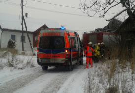 Pożar w Kukowie. Starszy mężczyzna przewieziony do szpitala.