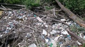 JORDANÓW: Zlikwidują na rzece zator złożony ze śmieci