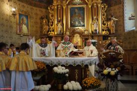 Uroczyste wprowadzenie relikwii bł. Kardynała Stefana Wyszyńskiego w Sidzinie.