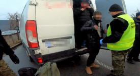 Zatrzymano 24 cudzoziemców, którzy busem nielegalnie przekroczyli granicę ze Słowacji do Polski
