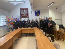 Kolędnicy z MDP Łętownia z wizytą u wójta gminy Jordanów.