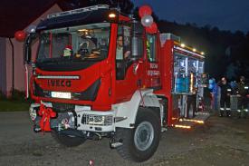 Nowy wóz strażacki dotarł do OSP Sucha Beskidzka-Błądzonka