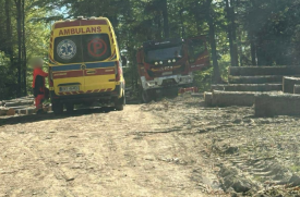 Wypadek podczas prac leśnych w Palczy. Trwają działania służb.