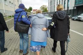 Gigantyczne wyłudzenia dotacji oświatowych! 13 osób zatrzymanych, straty sięgają milionów.