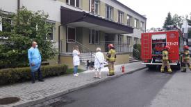 Sucha Beskidzka: Pożar przed budynkiem ośrodka zdrowia