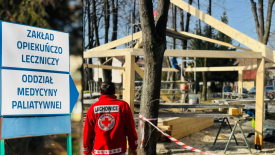 Ruszyła budowa przyszpitalnej altany dla pacjentów Oddziału Paliatywnego i Opieki Długoterminowej w Makowie Podhalańskim.
