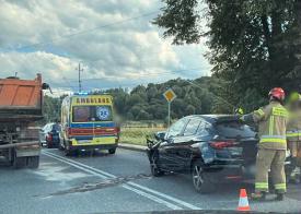 Kolizja dwóch samochodów w Osielcu. Są utrudnienia w ruchu.