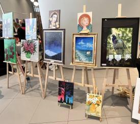 Sztuka rodzi się w sercu – wyjątkowy wernisaż w Makowie Podhalańskim.