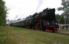 Pociąg retro na trasie z Chabówki przez Suchą Beskidzką do Żywca 