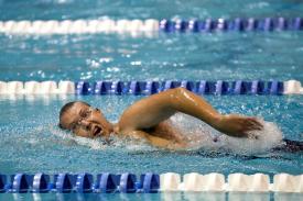 Jerzy Ryznar - jakie są korzyści z regularnego pływania?