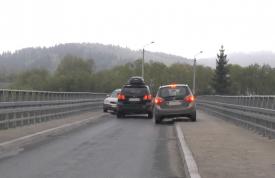 Samochody zablokowały most w Zembrzycach