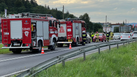 Kolizja trzech pojazdów na DK28 w Suchej Beskidzkiej.