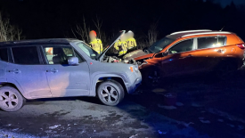 Kolizja dwóch samochodów w Zawoi. Interweniowały służby ratunkowe.