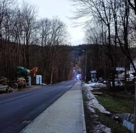 Palcza - drzewo na drodze, zerwany kabel. 