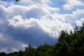 Burze i temperatura powyżej 30 stopni. Synoptycy ostrzegają.