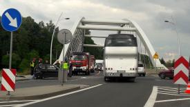 Sucha Beskidzka: Zderzenie osobówki z autobusem przewożącym dzieci