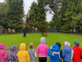 Przedszkolaki z Kukowa odwiedziły policjantów w Suchej Beskidzkiej.