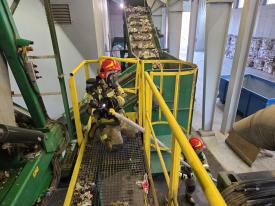 Pożar w sortowni odpadów? Strażacy przez trzy dni ćwiczyli akcję w Suchej Beskidzkiej.