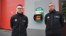 Zewnętrzny defibrylator AED przy remizie OSP Łętownia.