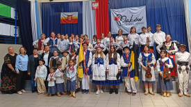 Dzieci z zespołu Malikowski Groń i chóru Słoneczka promują kulturę Podbabiogórza nad Bałtykiem.