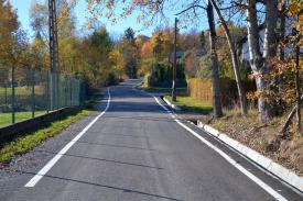 Ulica Podksięże w Suchej Beskidzkiej po przebudowie. 