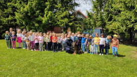  Przedszkolaki z Lachowic z wizytą w Komendzie Powiatowej Policji w Suchej Beskidzkiej.