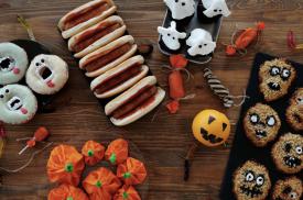 Przekąski na Halloween – ser żółty w nietypowych kształtach.