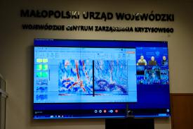 Wideokonferencja o sytuacji pogodowej. Służby w gotowości, apel o ostrożność!