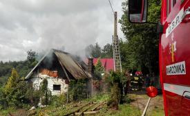 Pożar domu w Marcówce. Jedna osoba ranna