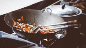 Jakie akcesoria kuchenne są niezbędne w każdej kuchni?