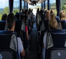 Bezpieczne wakacje 2026. W Suchej Beskidzkiej sprawdzisz autokar przed wyjazdem.