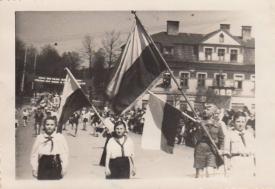 Majówka z historią – jak świętowano 1 Maja w Suchej "Beskidzkiej".