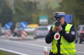 Kierowca z powiatu suskiego pędził w pobliskiej Jaszczurowej. Stracił prawo jazdy i dostał 4 tys. zł mandatu.